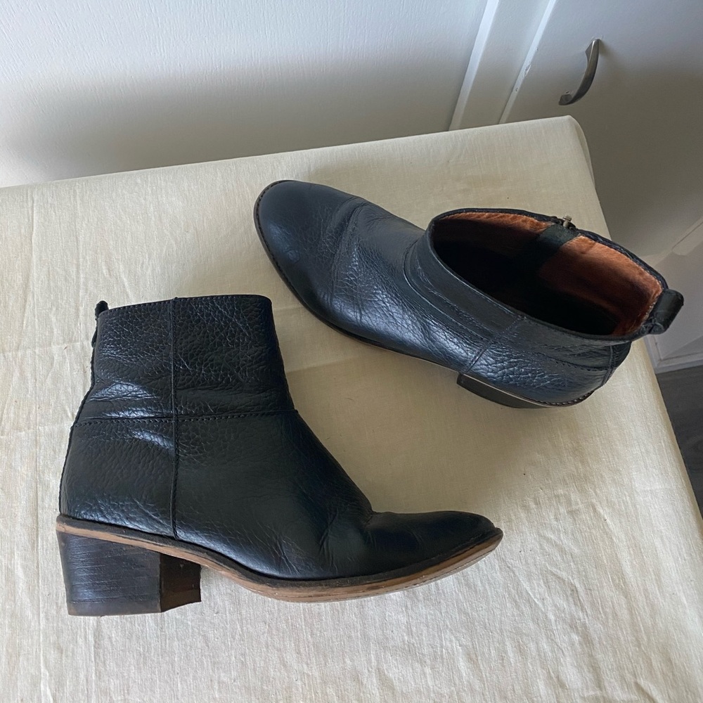 Worn in resoled 8.5 ankle boot zip heel leather stitching detail Madewell